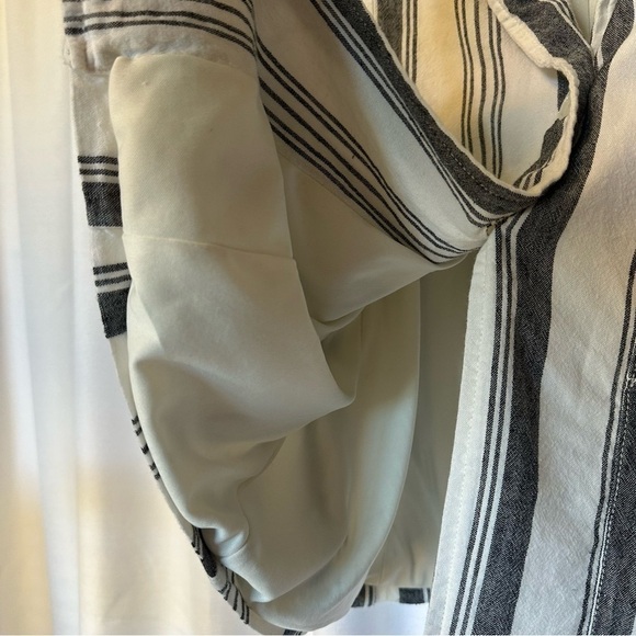 TORRID Striped Linen Blend Blazer Womens Plus Sz 1 1X Lined Pockets Two Buttons - Picture 9 of 12